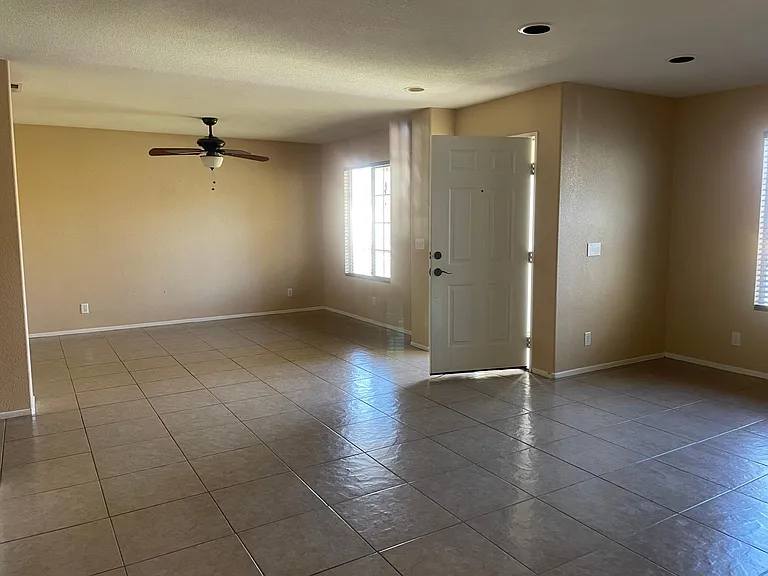 1838 Hart St — Photo 5