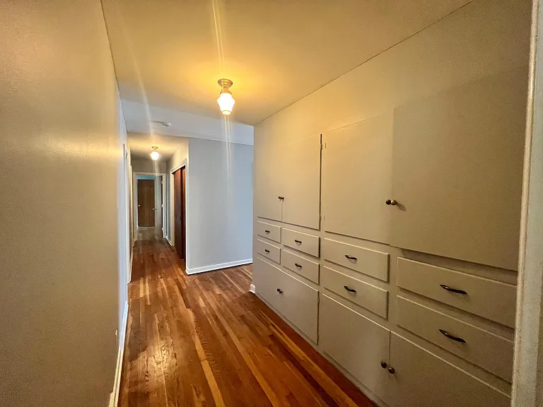 525 Far Hills Ave — Photo 10