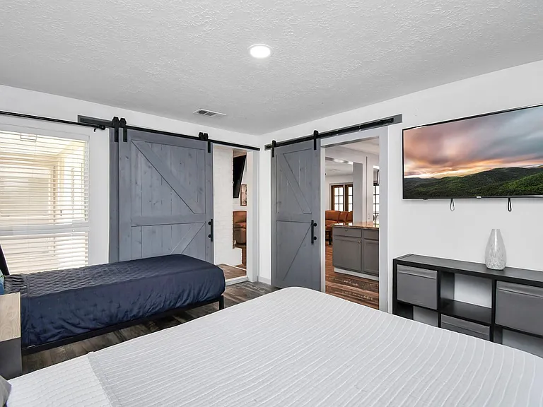 15711 Creekhaven Dr — Photo 30