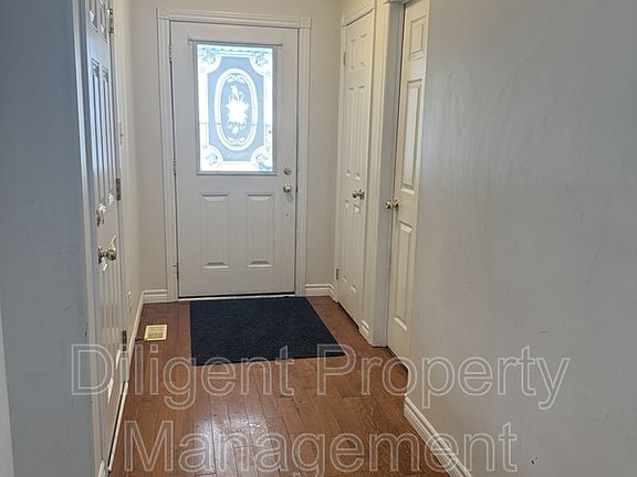 5th image of 157 Milroy Dr