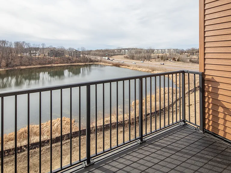 Jeffers Waterfront Apartments — Photo 16