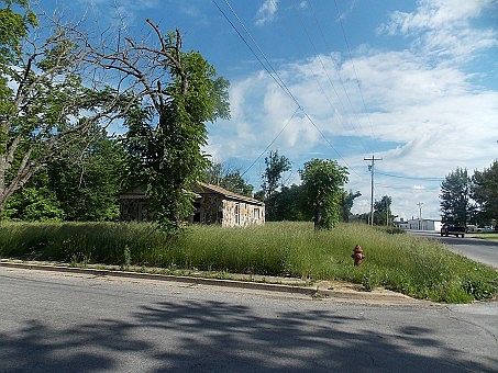 2nd image of 742 W North St