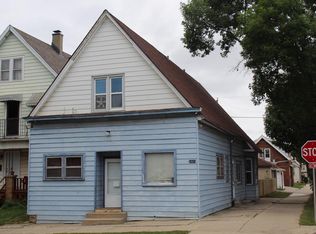 2401 S 9th Pl, Milwaukee, WI 53215