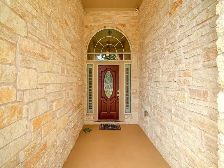 2209 Settlers Park Loop — Photo 2