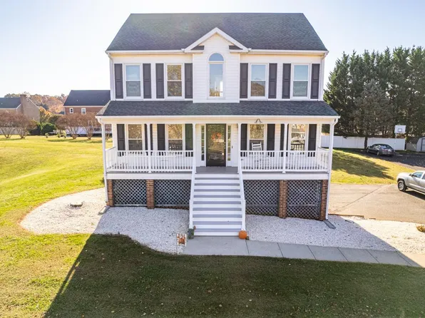 404 Meadows Dr, Forest, VA 24551