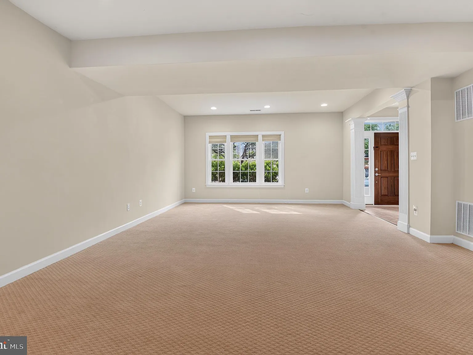 3 bed, 3.5 bath, 3540 sqft, $3,700 — Photo 3