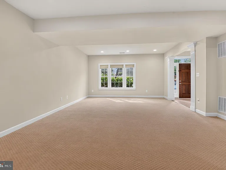 24949 Earlsford Dr — Photo 3