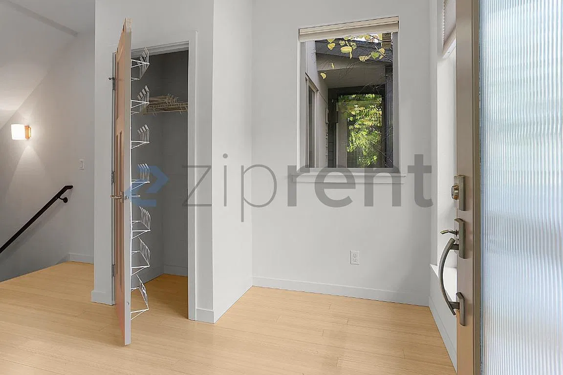 3 bed, 1820 sqft, $3,700 — Photo 3