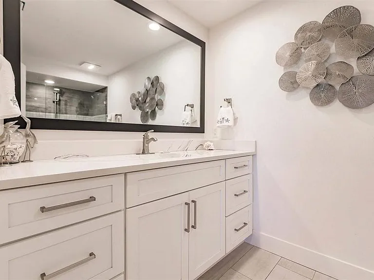 1125 W Peppertree Dr #102 — Photo 25