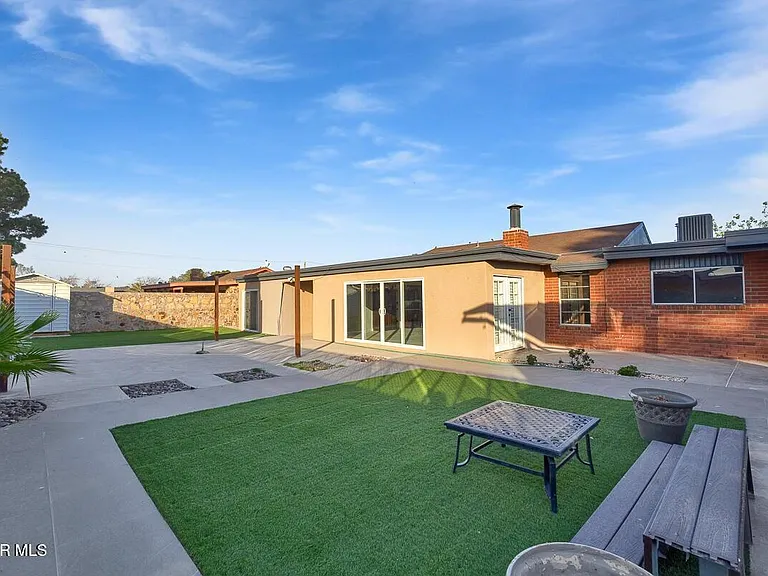 3709 Roslyn Dr — Photo 25