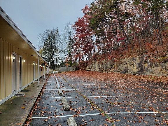3rd image of 3200 Court St