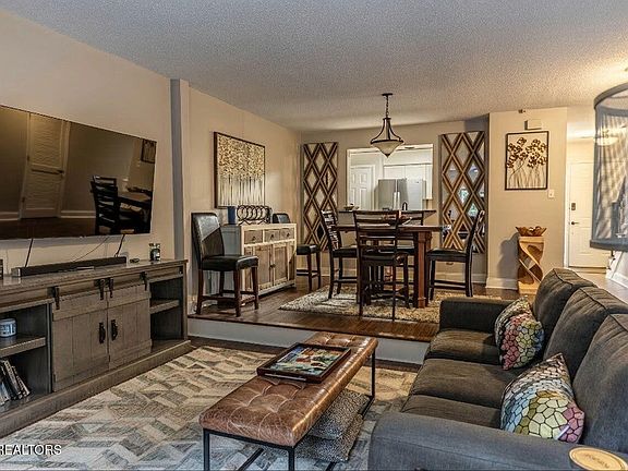 4th image of 10427 Ravenbrook Ln