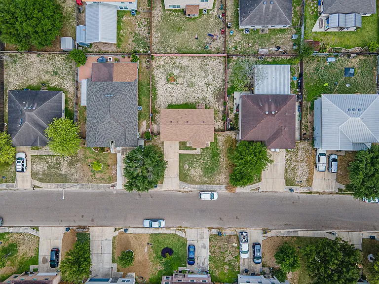 2104 Magnolia St — Photo 3
