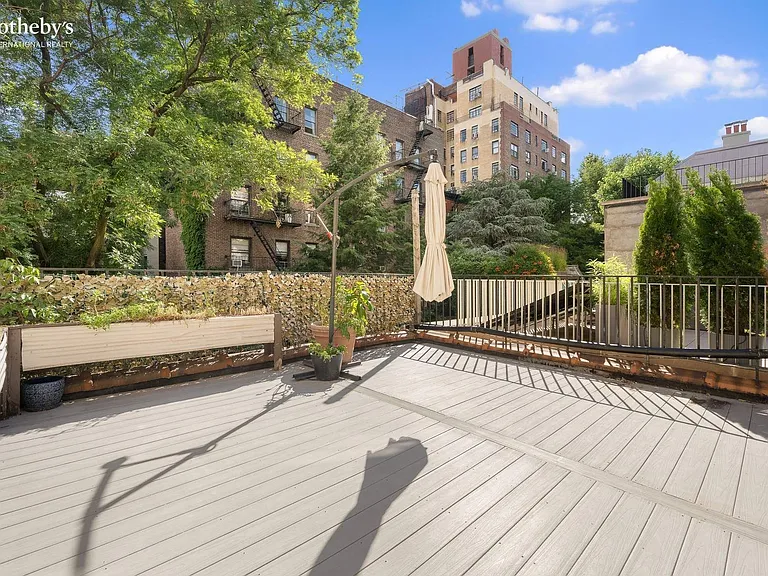 426 W 22nd St #2 — Photo 7