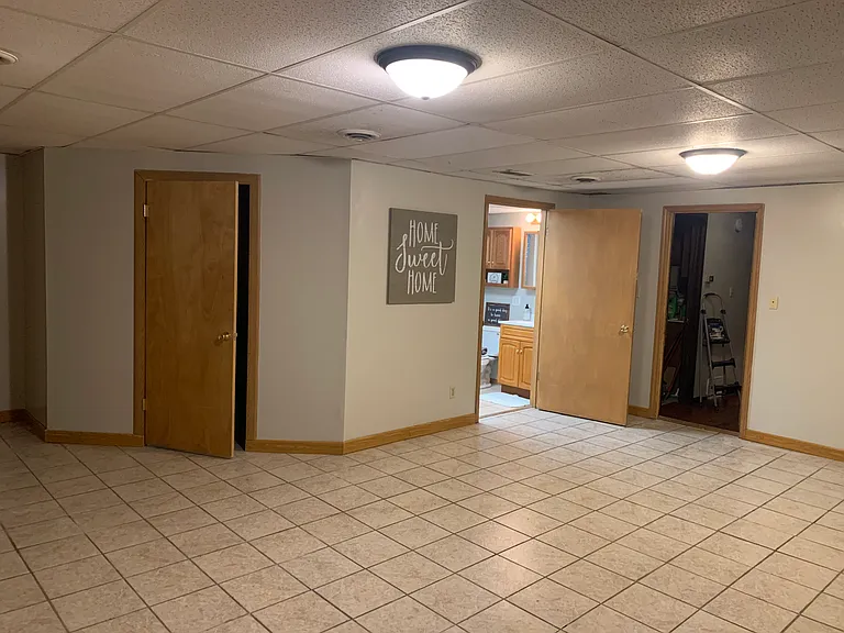 Huge bedroom or rec room on lower level