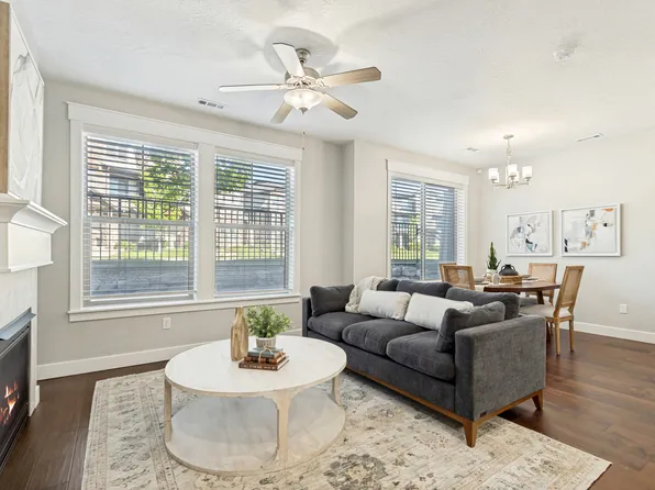 10422 S Beetdigger Blvd, Sandy, UT 84070