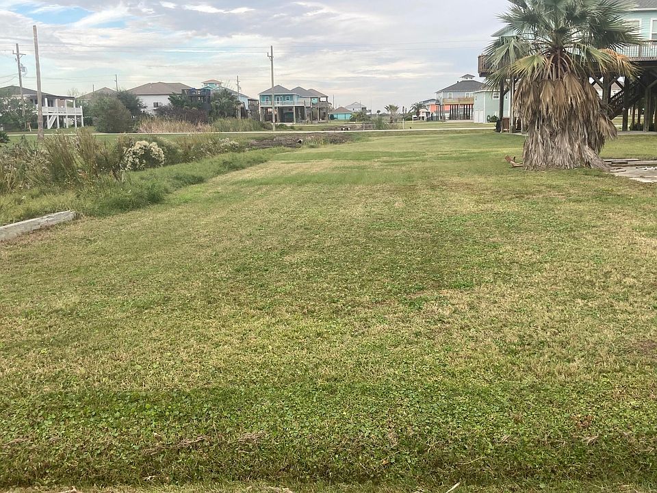 2nd image of 946 Gulfview Dr