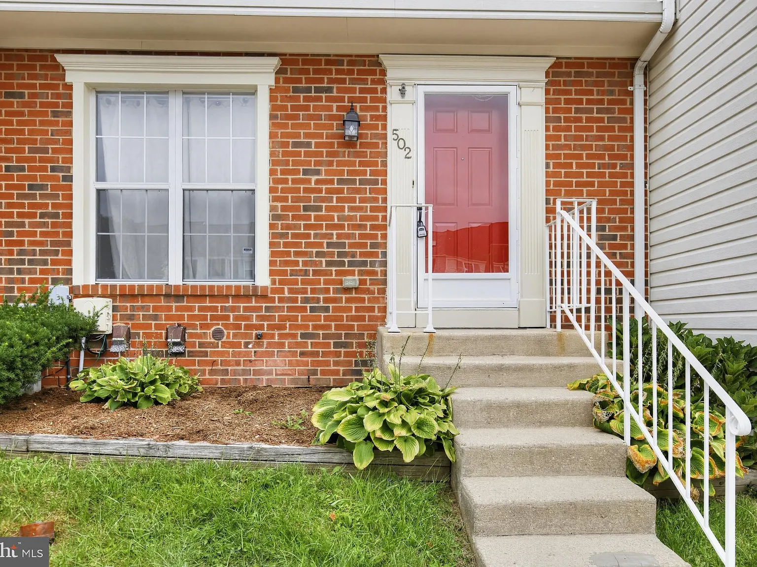 3 bed, 2.5 bath, 1666 sqft, $2,350 — Photo 2