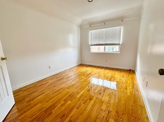 Rented by P R O Links Realty Inc | media 8