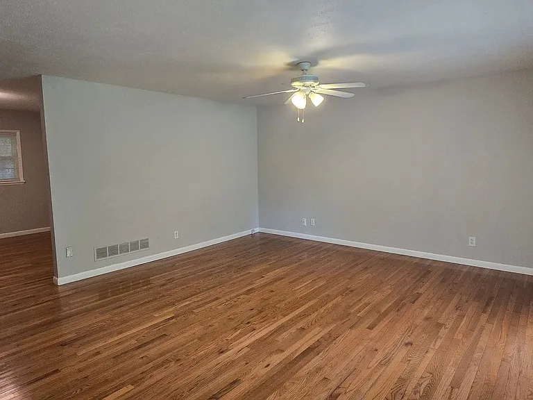 2902 Highbrook Ct — Photo 5