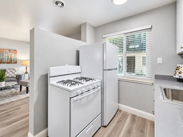 Sunset Crossings Apartments