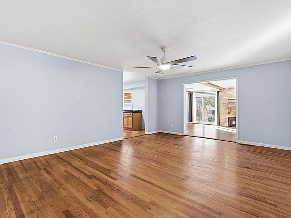 5th image of 308 E Lindberg Street