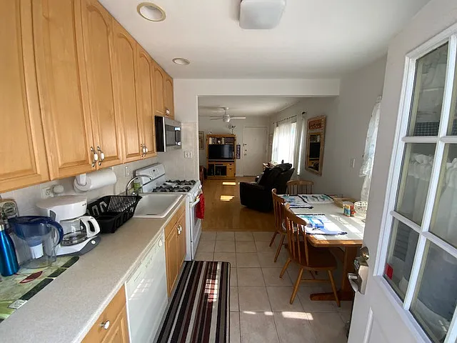 Kitchen and livingroom