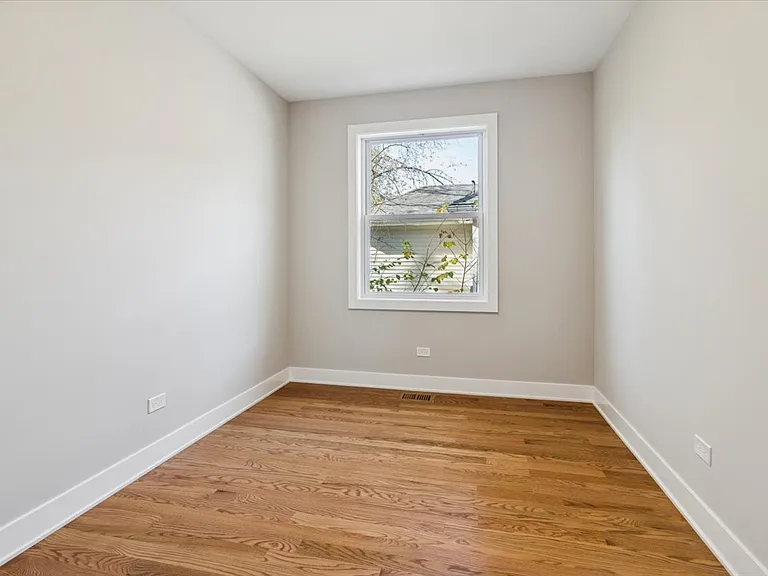 302 Hughes Ave — Photo 12