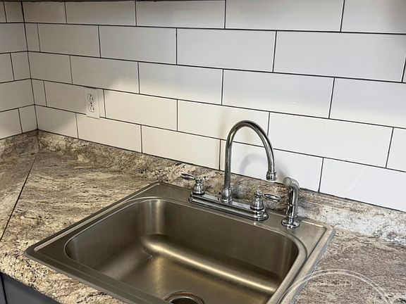 4th image of 1105 Rodman St #1S