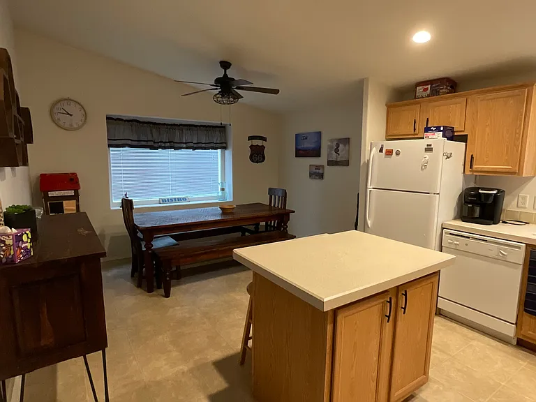 766 Holly St — Photo 4
