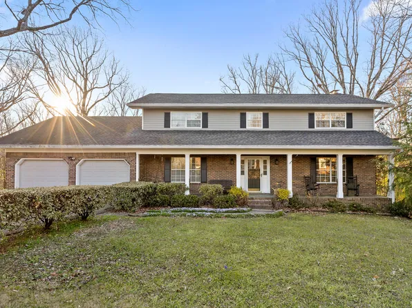 1717 Colonial Shores Dr, Hixson, TN 37343