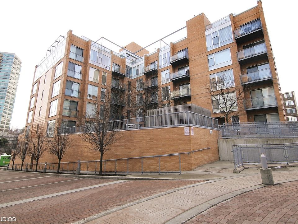 1st image of 1720 Oak Ave Unit 304