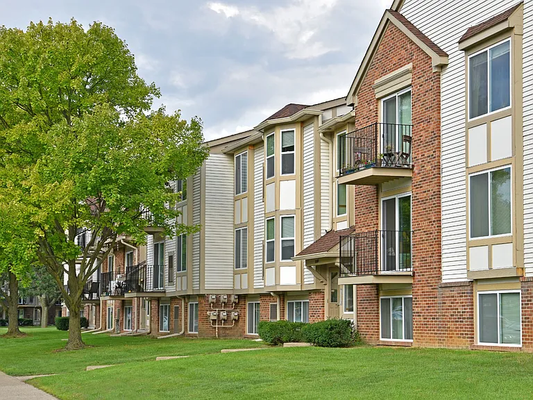 Elegant Exterior View at Bristol Square and Golden Gate Apartments, Wixom, 48393