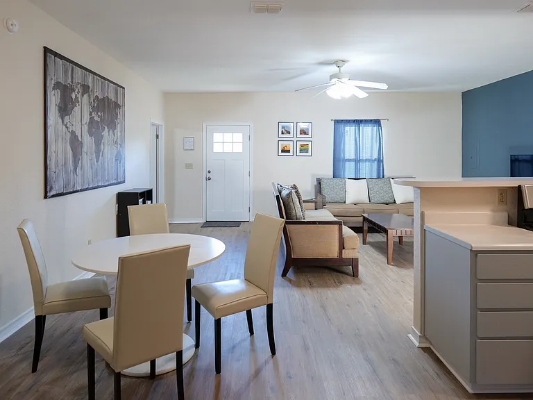 10201 Shane Dr — Photo 3