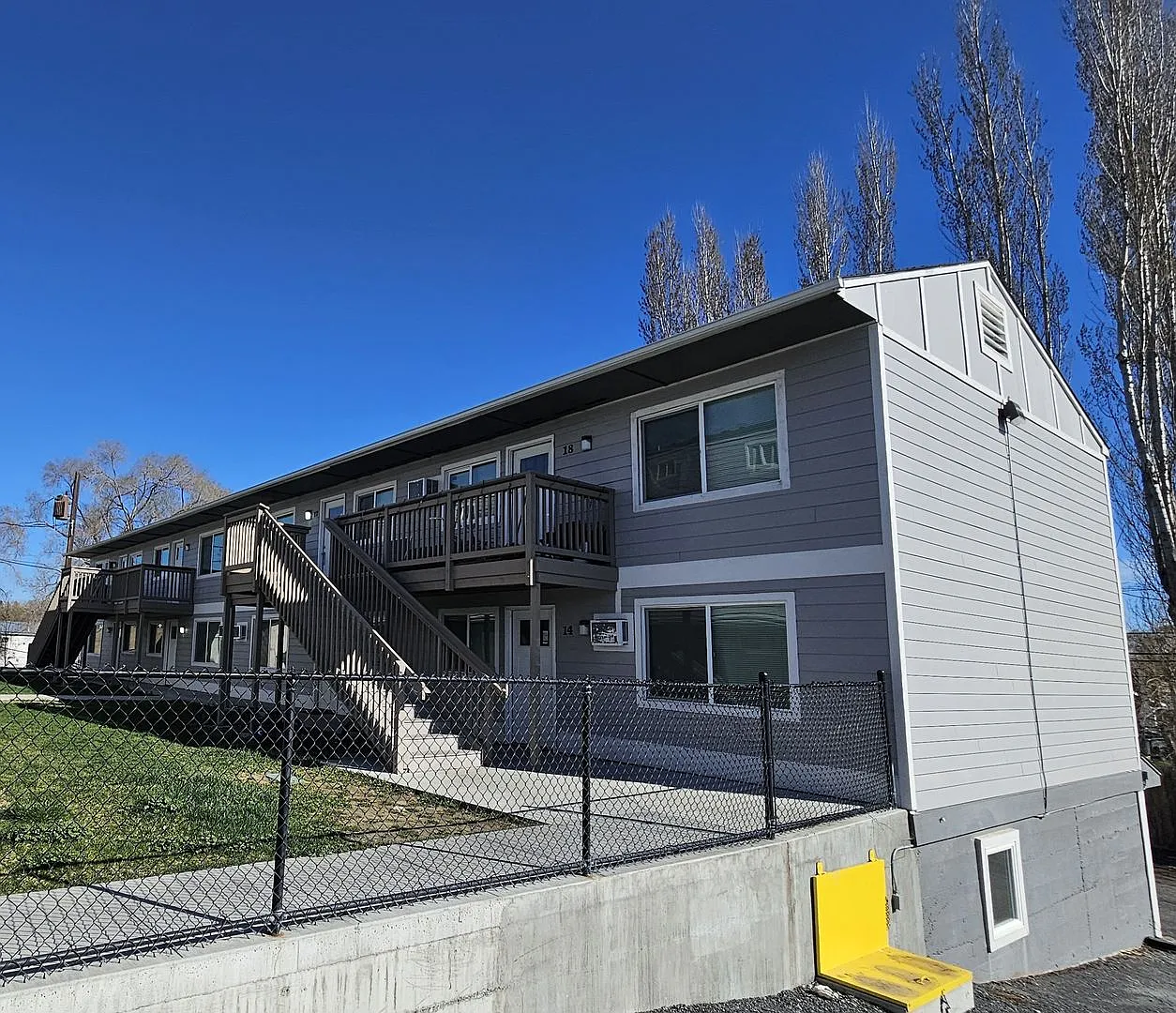 7865 Valley Rd NE — Photo 2
