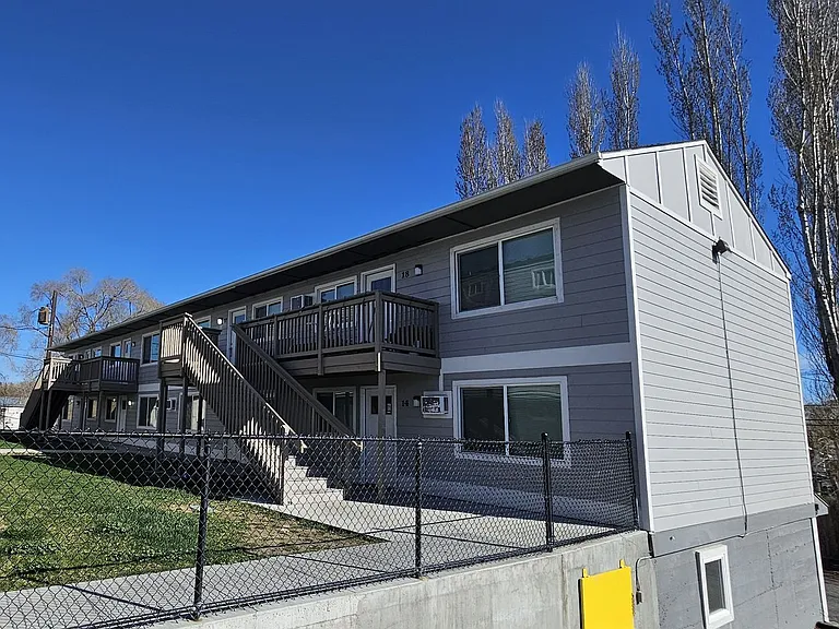 7865 Valley Rd NE — Photo 2