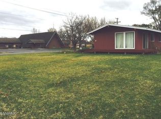 296 Eloise Dr, Benton Harbor, MI 49022