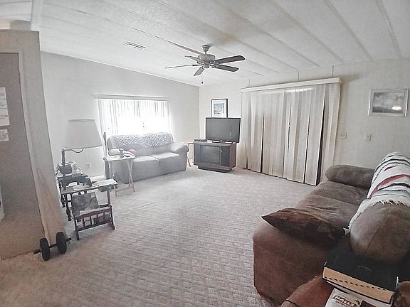 4th image of 409 Spring Lake Dr