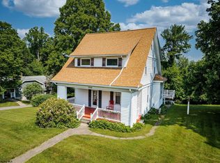 1090 Charles Ave, Morgantown, WV 26505