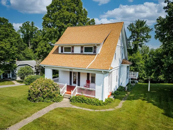 1090 Charles Ave, Morgantown, WV 26505