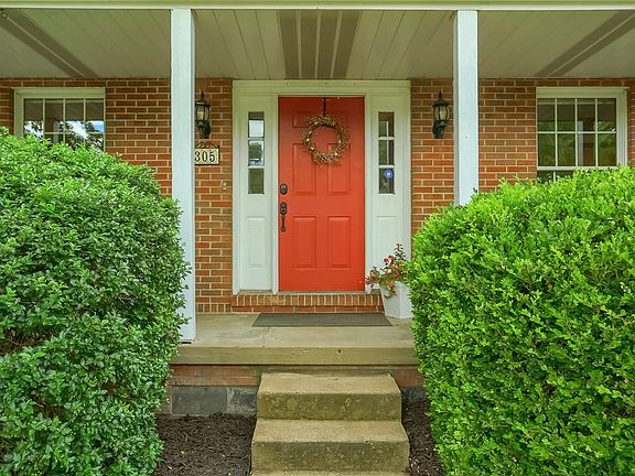 3rd image of 305 Winchester Ct