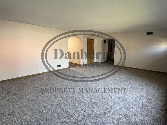 5th image of 915 Tiffin Ave