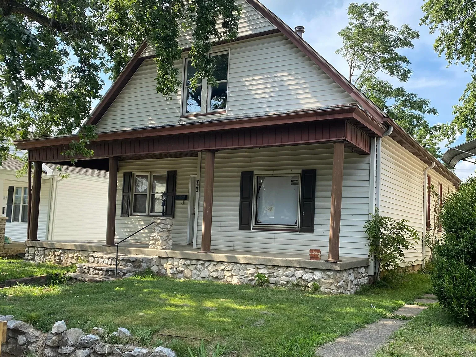 4 bed, 2386 sqft, $895 — Photo 1