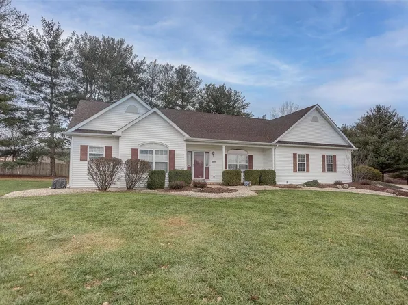 4800 Pear Tree Ln, Godfrey, IL 62035