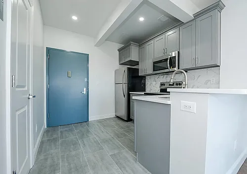 2115 Burr Ave #2B Photo 1
