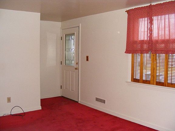 4th image of 3 Eisenhower Ct
