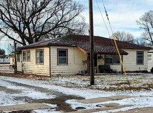 207 N Sumner St, Beatrice, NE 68310