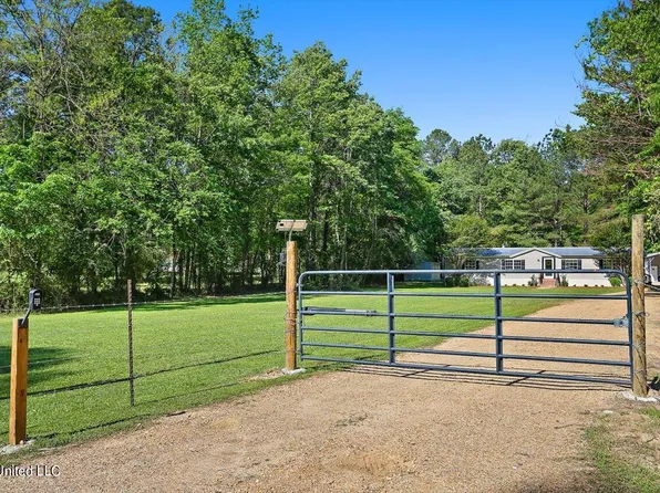 1515 Dunn Rd, Terry, MS 39170