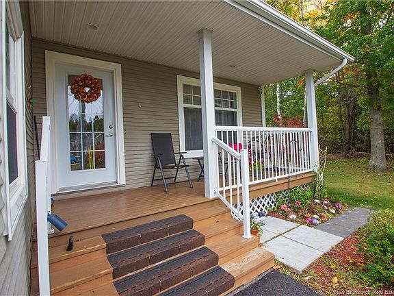 3rd image of 60 Walker Cres