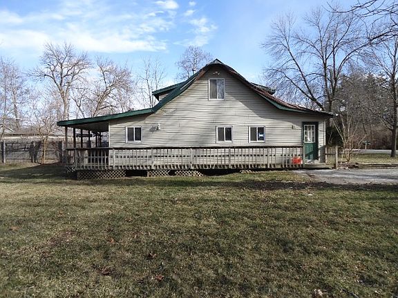 2nd image of 196 E Shorewood Dr